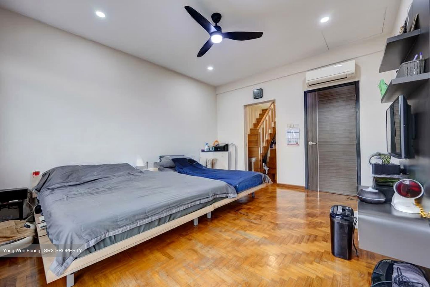 Flora Road (D17), Terrace #553421331